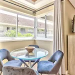 Gorgeous Studio In Sea Point