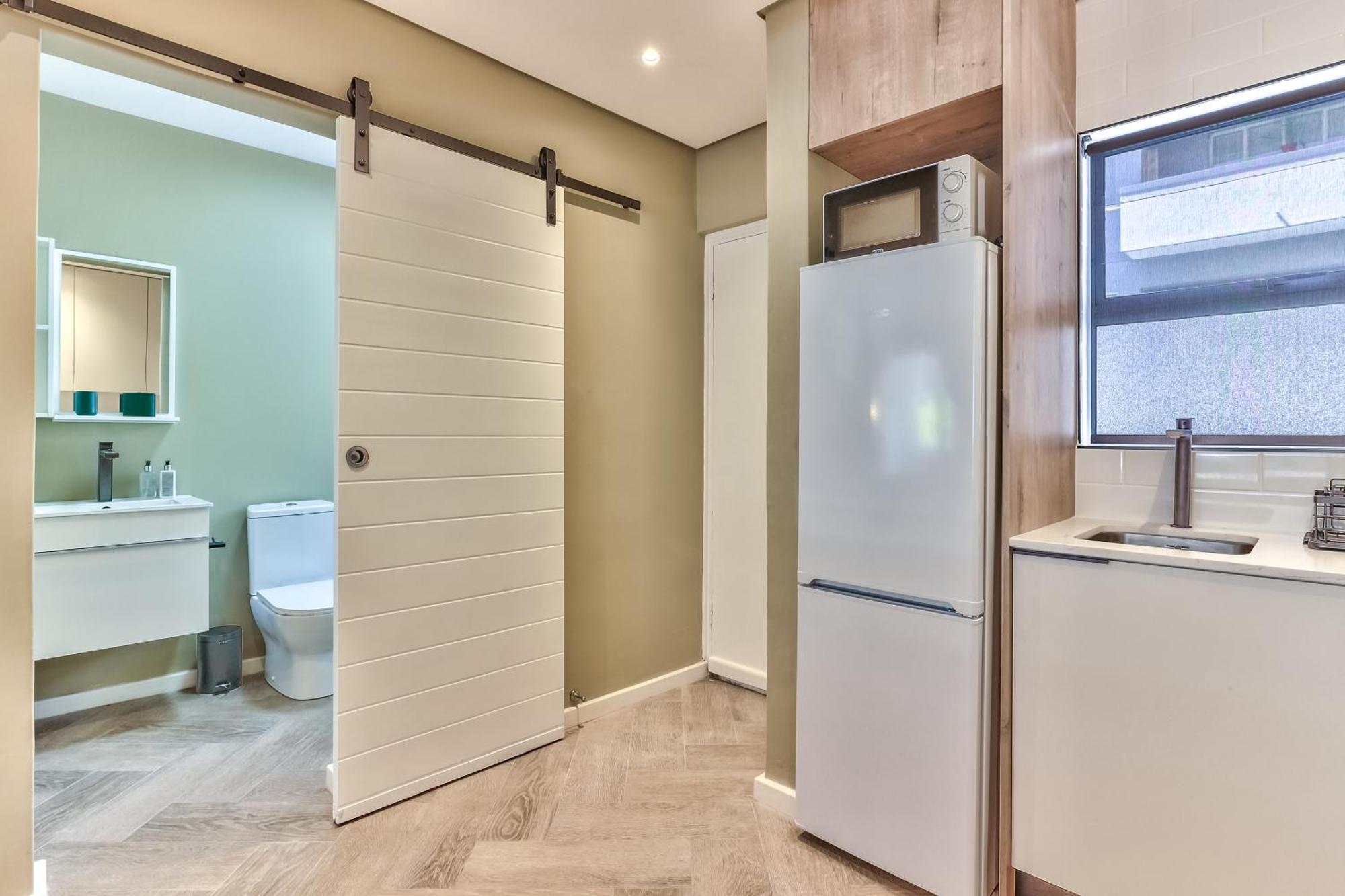 Gorgeous In Sea Point Apartment Cape Town